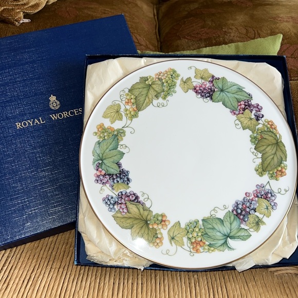 Royal Worcester Vine Harvest Bone China 11” Cake or Cheese Platter - NIB - Picture 1 of 10